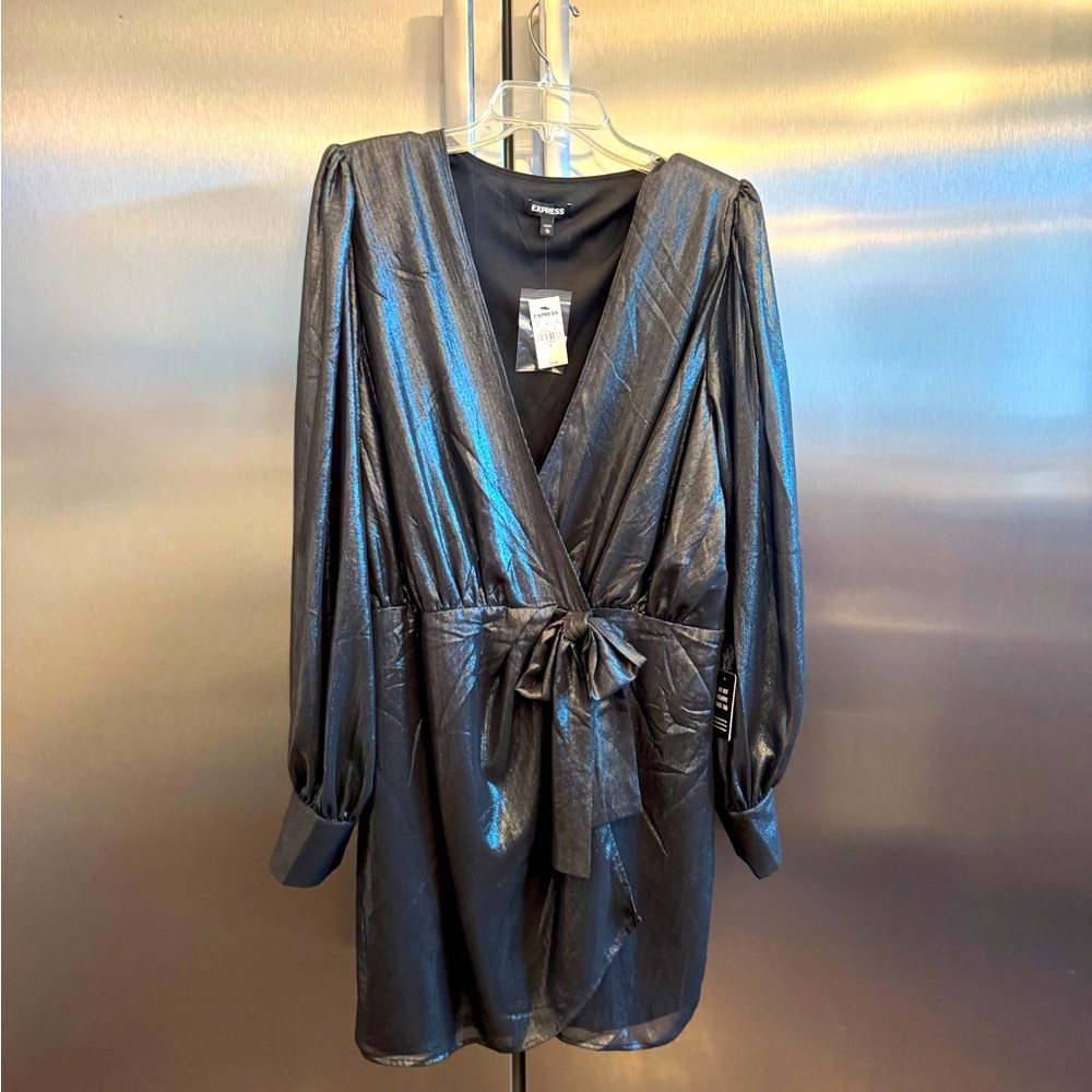 New express women’s dress shines black XL.